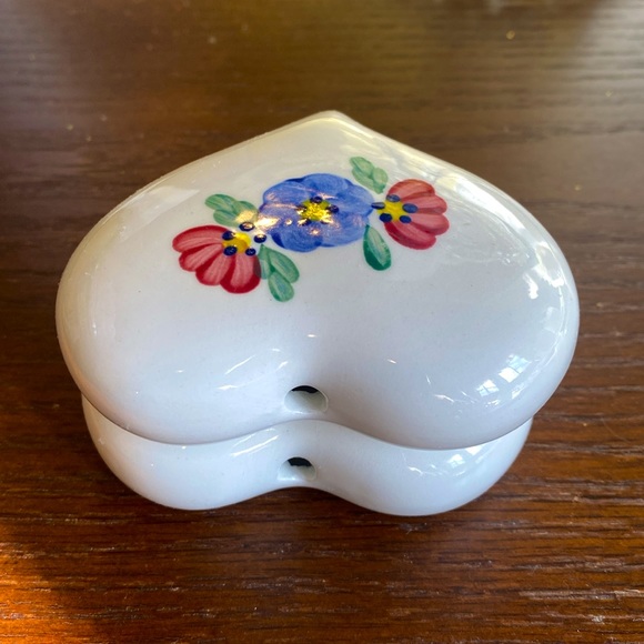 Vintage Homco Ceramic HEARTS 1216-BL, 2 Hand Painted Wall Hangings - Picture 2 of 5